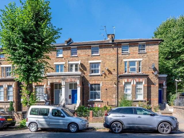 Coningham Road, Shepherd's Bush, London W12, 2 bed flat to rent, £2,150 pcm | PrimeLocation