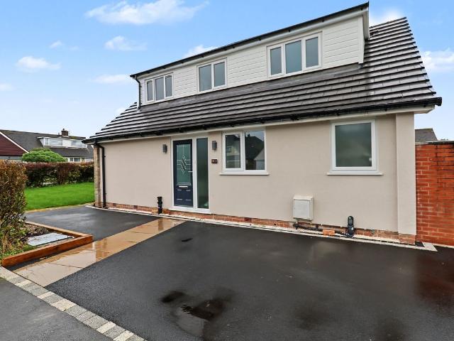 Coniston Avenue, Ashton In Makerfield WN4, 3 bed semi detached bungalow to rent, £1,300 pcm | PrimeLocation