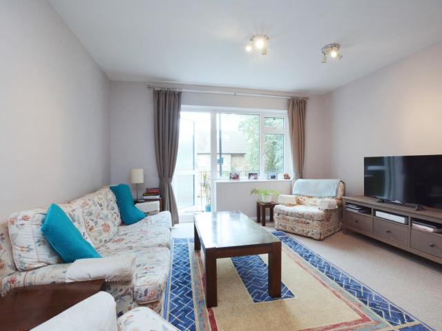 Coniston Close, Grove Park, W4