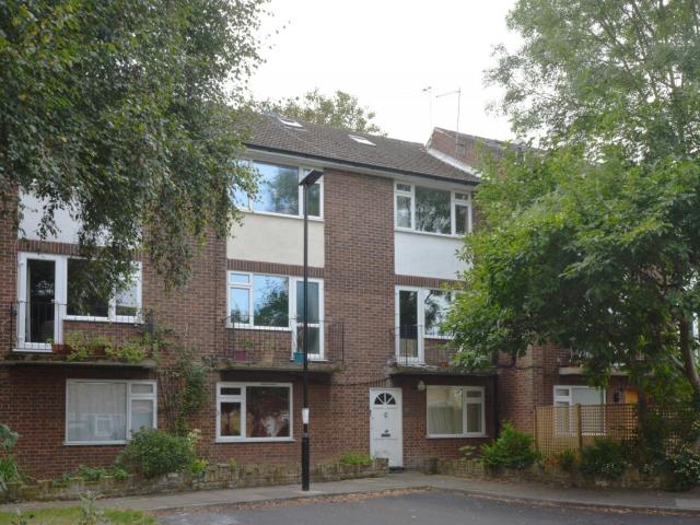 Coniston Close, Grove Park, W4