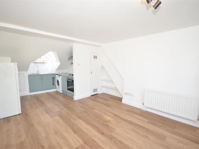 Coniston Road, Muswell Hill, London 1 bed flat to rent £2,100 pcm £485 pw