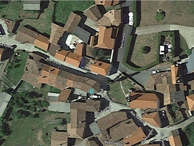 Conjunto con vivienda, bar y alpendres en Furelos Melide, ideal para explotación turística en pleno Camino de Santiago