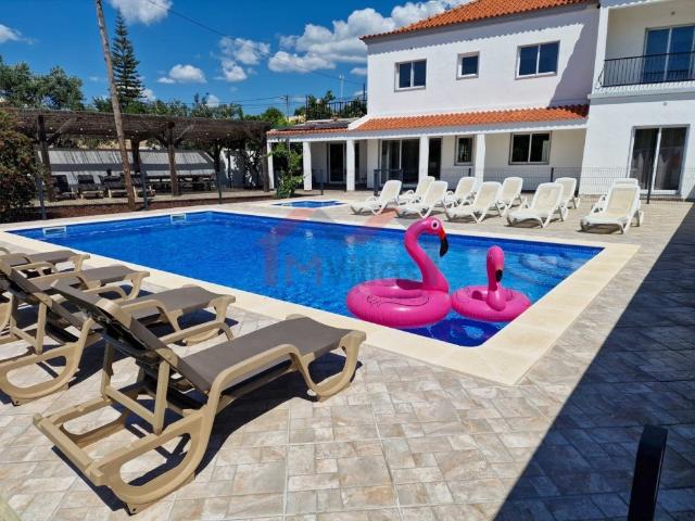 Conjunto de 4 moradias com 14 quartos e piscina Loulé 363m² Loulé São Clemente