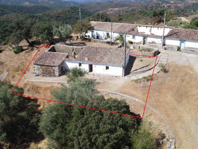 Conjunto de 4 artigos urbanos para recuperar — Santa Clara a Nova, Almodôvar