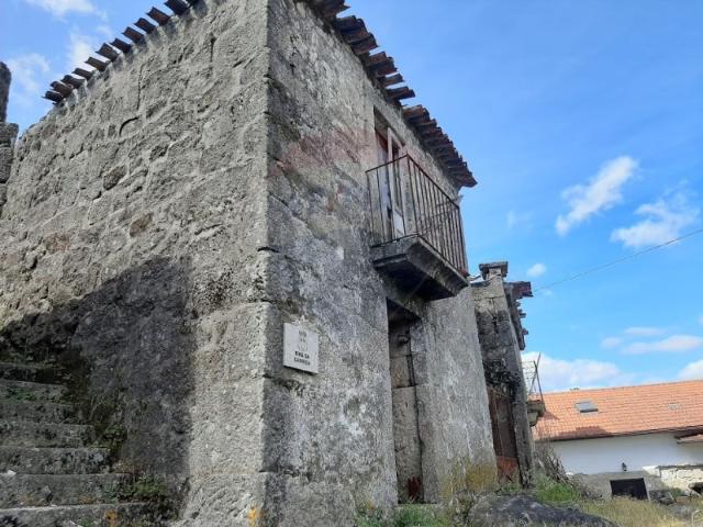 Conjunto de 2 moradias em pedra para restauro!