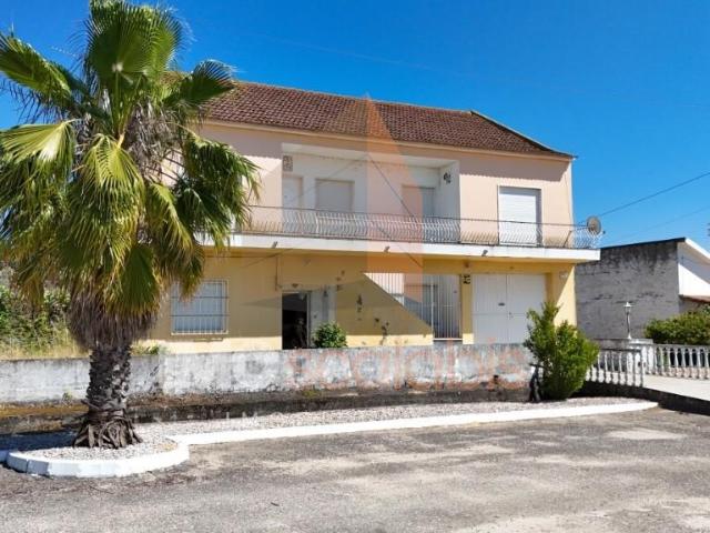 Conjunto de 2 Moradias inseridas em lote de terreno de 6.280 m² na Carregueira – Chamusca