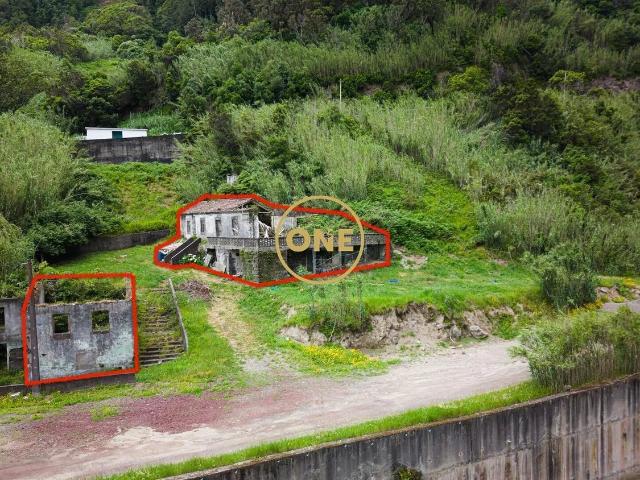 Conjunto de 2 Moradias T2 e 4 Terrenos Rústicos — Ribeira Quente, Ponta Delgada, São Miguel