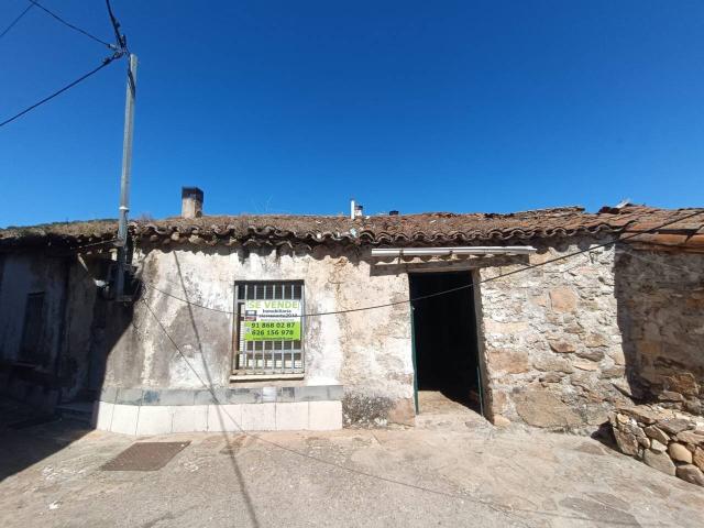 Conjunto de 2 viviendas y patio en la Sierra Norte de Madrid – Gran potencial