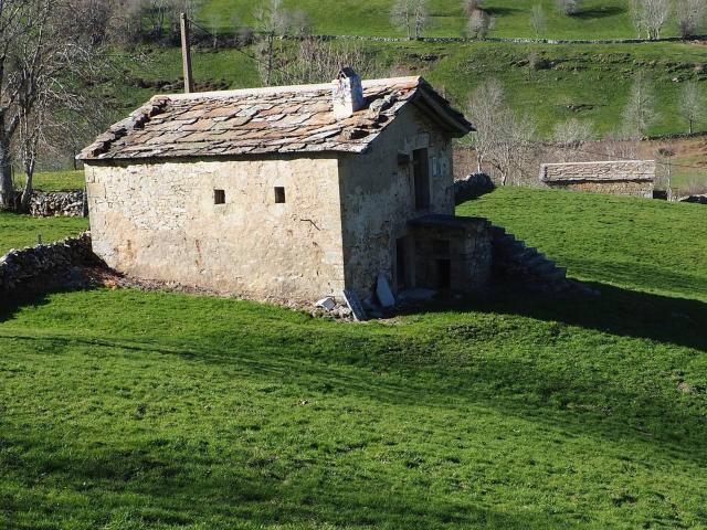 Conjunto de 3 Cabañas de 260 m2 constr. en 2 plantas y Terrenos de 12.660 m2 en Trueba Km.12, Espinosa, 79.900 €