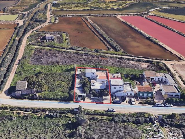 Conjunto de 3 habitações em lote de 812 m² em Bela Mandil, Pechão | Forte potencial de reabilitação e investimento