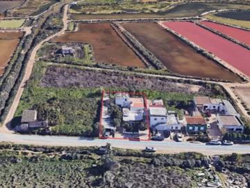 Conjunto de 3 habitações em lote de 812 m² em Bela Mandil, Pechão | Forte potencial de reabilitação e investimento