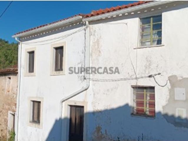 Conjunto de Cinco Imóveis urbanos com Terreno para venda em Caratão, Mação