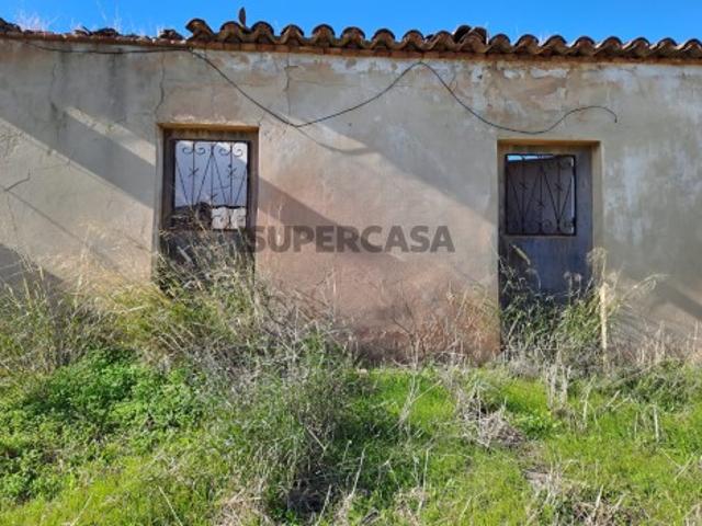 CONJUNTO DE DUAS RUÍNAS E TERRENO DE 3.5 HÁ COM VISTA MAR EM VILA NOVA DE CACELA