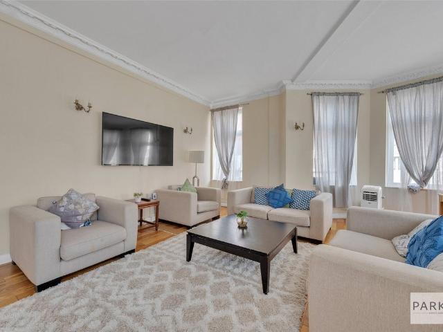 Connaught Court, Connaught Street, London W2, 2 bed flat to rent, £3,750 pcm | PrimeLocation