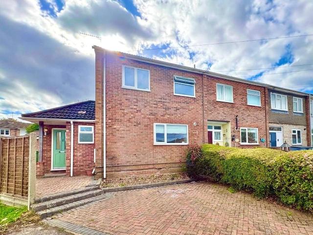 Connaught Close, Yateley, Hampshire GU46, 3 bed end terrace house to rent, £1,900 pcm | PrimeLocation