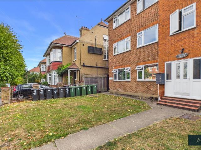 Connaught Avenue, Chingford E4, 2 bed flat to rent, £2,200 pcm | PrimeLocation