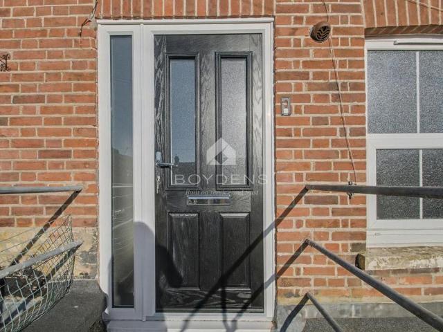 Connaught Avenue, Frinton On Sea CO13 2 bed flat to rent £850 pcm £196 pw