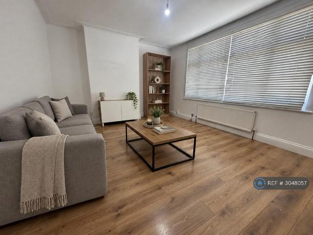 Connaught Gardens, London, N13 3 bed terraced house to rent £2,595 pcm £599 pw