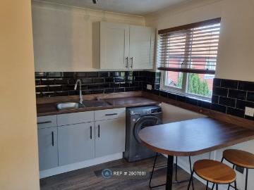 Connaught Gardens, Morden SM4, 2 bed maisonette to rent, £1,850 pcm | PrimeLocation