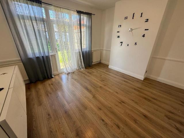 Connaught Gardens, Palmers Green 3 bed house to rent £2,595 pcm £599 pw