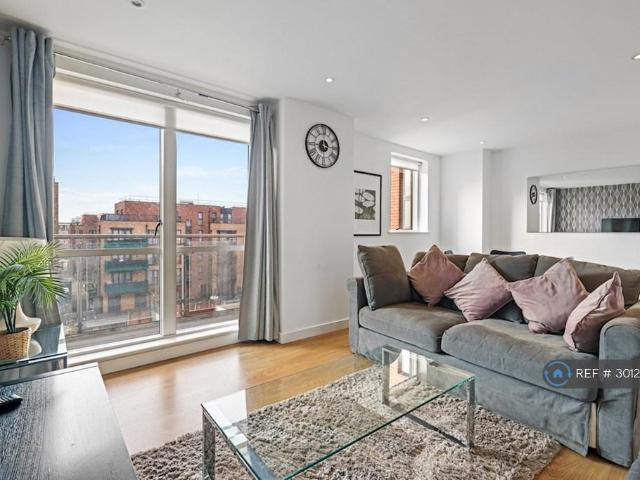 Connaught Heights, London, E16 2 bed flat to rent £2,300 pcm £531 pw