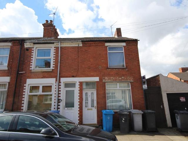 Connaught Street, Kettering. 2 bed terraced house to rent £850 pcm £196 pw
