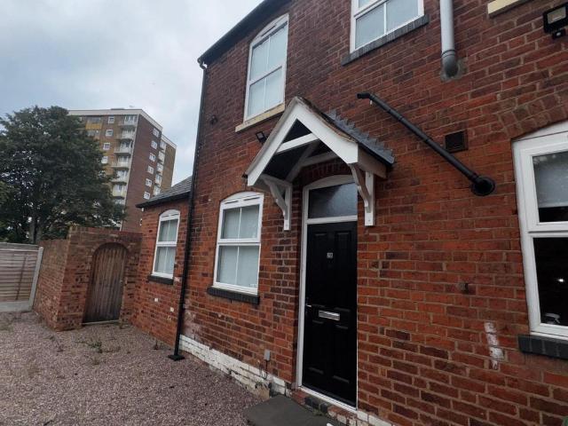 Connaught Road, Wolverhampton WV1 2 bed semi detached house to rent £1,100 pcm £254 pw