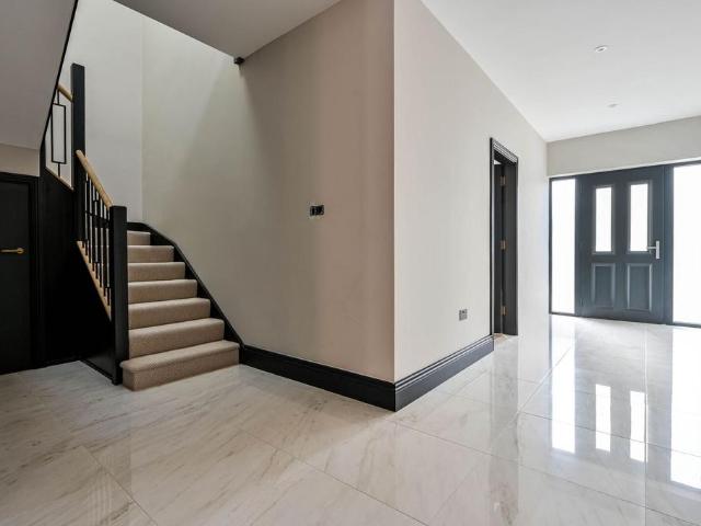 Connaught Road, Brookwood, Woking, GU24 4 bed detached house to rent £5,500 pcm £1,269 pw