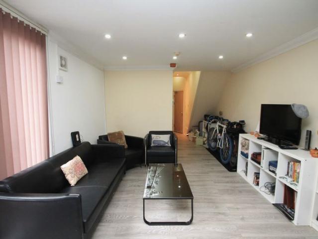 Connaught Road, Cardiff CF24, 3 bed flat to rent, £1,755 pcm | PrimeLocation