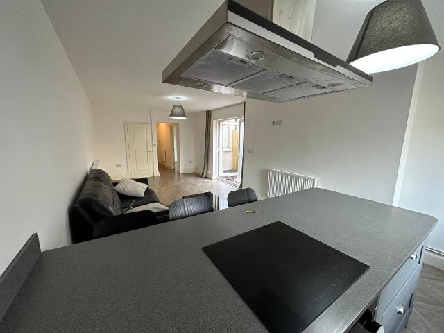 Connaught Road, Cardiff CF24, 2 bed flat to rent, £1,200 pcm | PrimeLocation