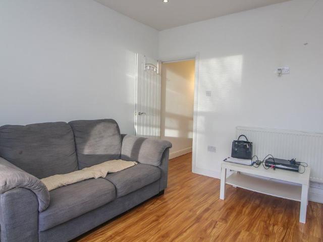 Connaught Road, Cardiff CF24 Studio to rent £925 pcm £213 pw