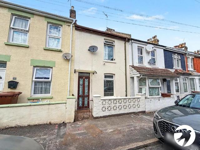 Connaught Road, Chatham, Kent, ME4 3 bed terraced house to rent £1,250 pcm £288 pw