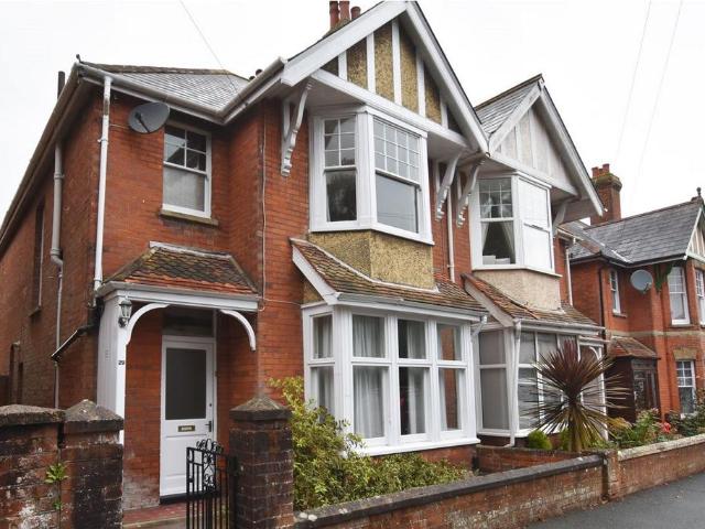 Connaught Road, East Cowes 3 bed semi detached house to rent £1,100 pcm £254 pw