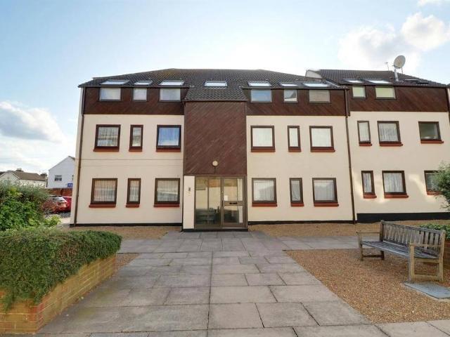 Connaught Road, Ilford, Essex, IG1 1QN 2 bed flat to rent £1,775 pcm £410 pw