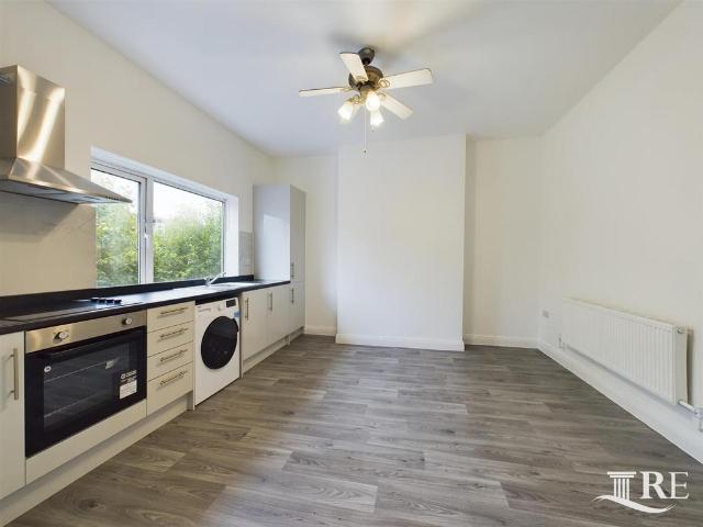 Connaught Road, London, NW10 9AG 3 bed flat to rent £2,150 pcm £496 pw