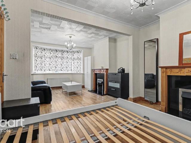 Connaught Road, SUTTON 1 bed in a house share to rent £900 pcm £208 pw