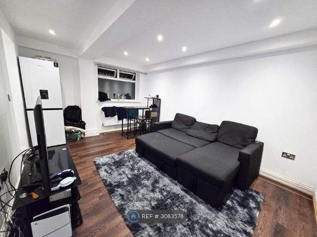 Connaught Towers, Thornton Heath CR7, 1 bed flat to rent, £1,280 pcm | PrimeLocation