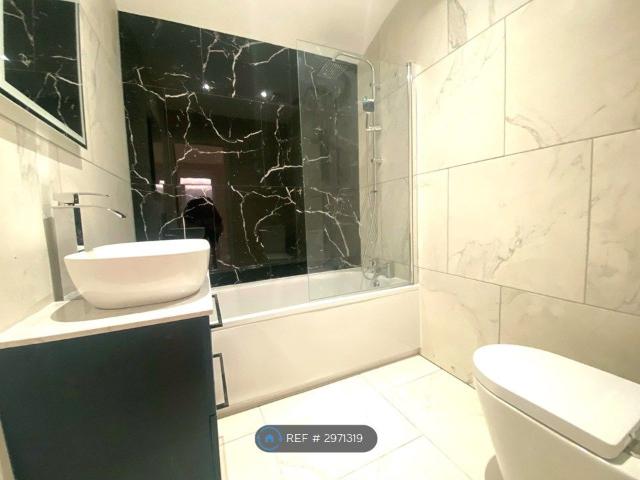 Connect Lane, London IG6, 1 bed bungalow to rent, £1,200 pcm | PrimeLocation