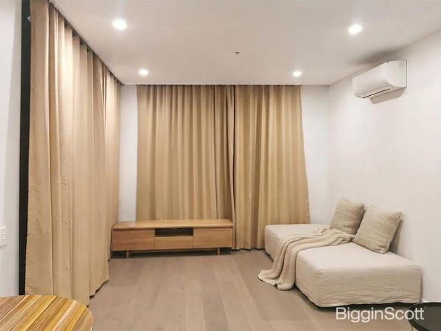 Connected Clayton South Living with Everything Nearby Fully Furnished