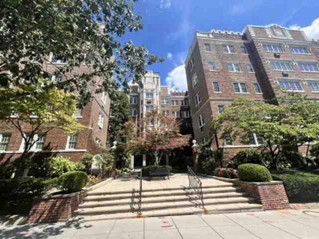 Connecticut Ave NW Apt 406