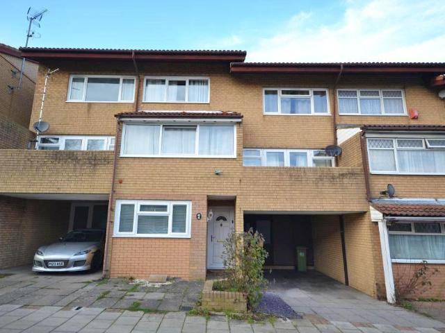 Conniburrow, Milton Keynes MK14 1 bed in a house share to rent £650 pcm £150 pw