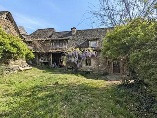 Conques en Rouergue 12320 Achat / Vente maison 5 pièces t5 au dernier étage terrasse