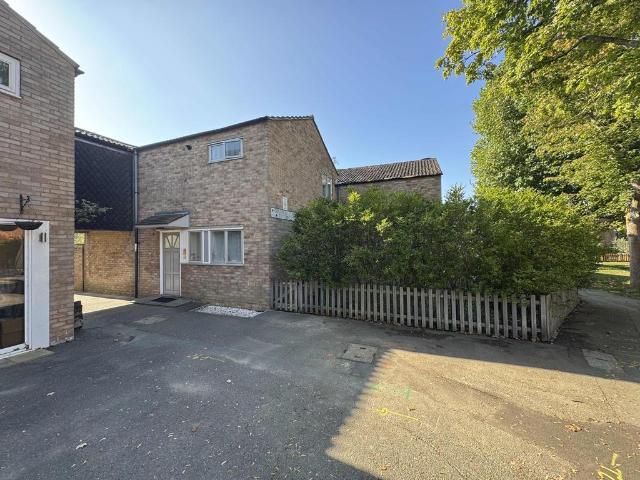 Conrad Road, Witham CM8 4 bed apartment to rent £1,700 pcm £392 pw