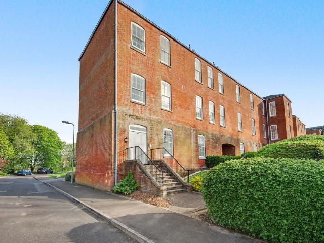 Consort Mews, Knowle PO17, 2 bed flat to rent, £1,200 pcm | PrimeLocation