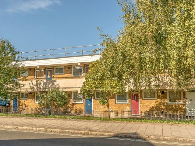 Consort Road, London SE15 1 bed flat to rent £1,400 pcm £323 pw