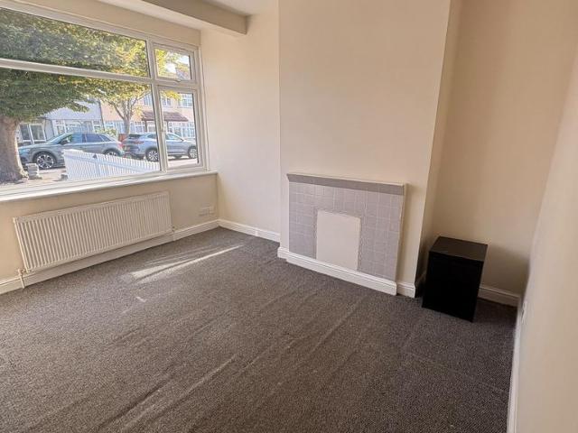 Constable Gardens, Queensbury, HA8 3 bed house to rent £2,448 pcm £565 pw