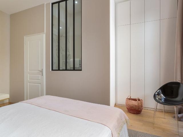 Constantine Near Place des Terreaux, Lyon Amsterdam Apartments for Rent