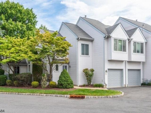 Constitution Ct, Montville Township, Condo For Sale