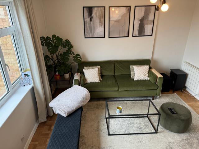 Constitution Hill, Woking GU22, 2 bed flat to rent, £1,550 pcm | PrimeLocation