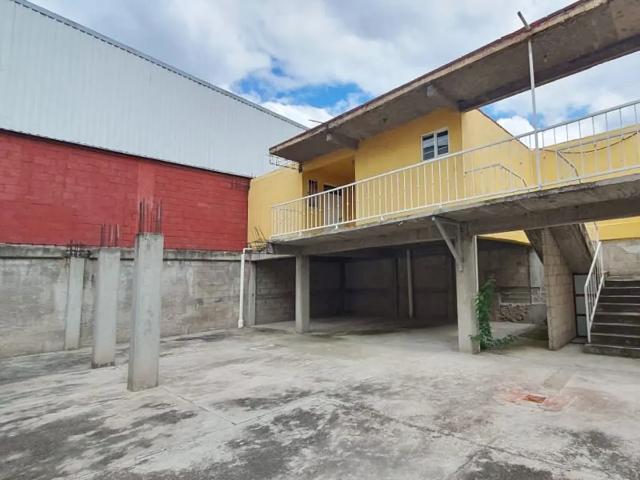 Construcción en zona comercial, en el centro de Tula de Allende